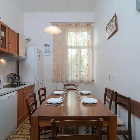 Vedrana Apartment *